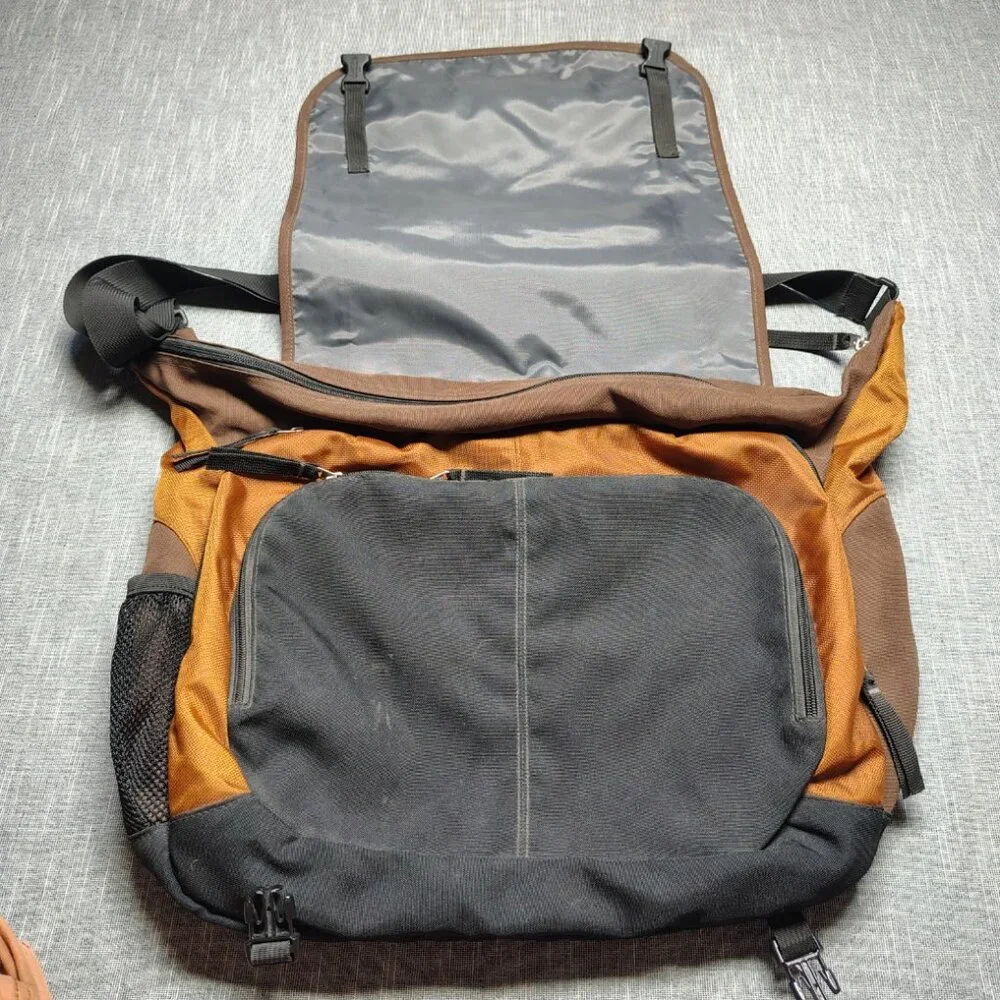 Jansport Messenger Laptop Bag Crossbody Shoulder Bag‎ Flap Brown Bronze